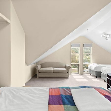 Village Green 2 Bedroom Loft Townhouse With Views Fireplace And Garage Parking 斯瑞德伯 外观 照片