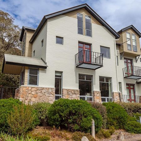 Village Green 2 Bedroom Loft Townhouse With Views Fireplace And Garage Parking 斯瑞德伯 外观 照片