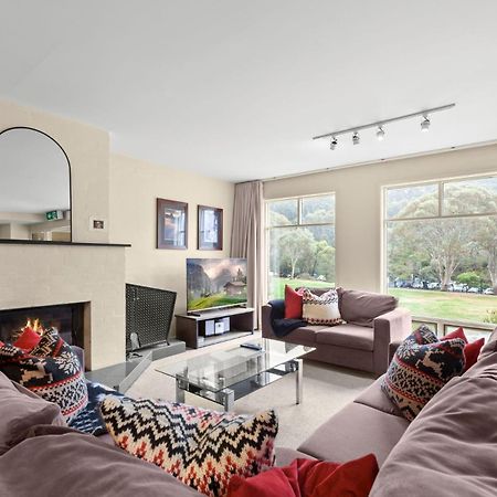 Village Green 2 Bedroom Loft Townhouse With Views Fireplace And Garage Parking 斯瑞德伯 外观 照片