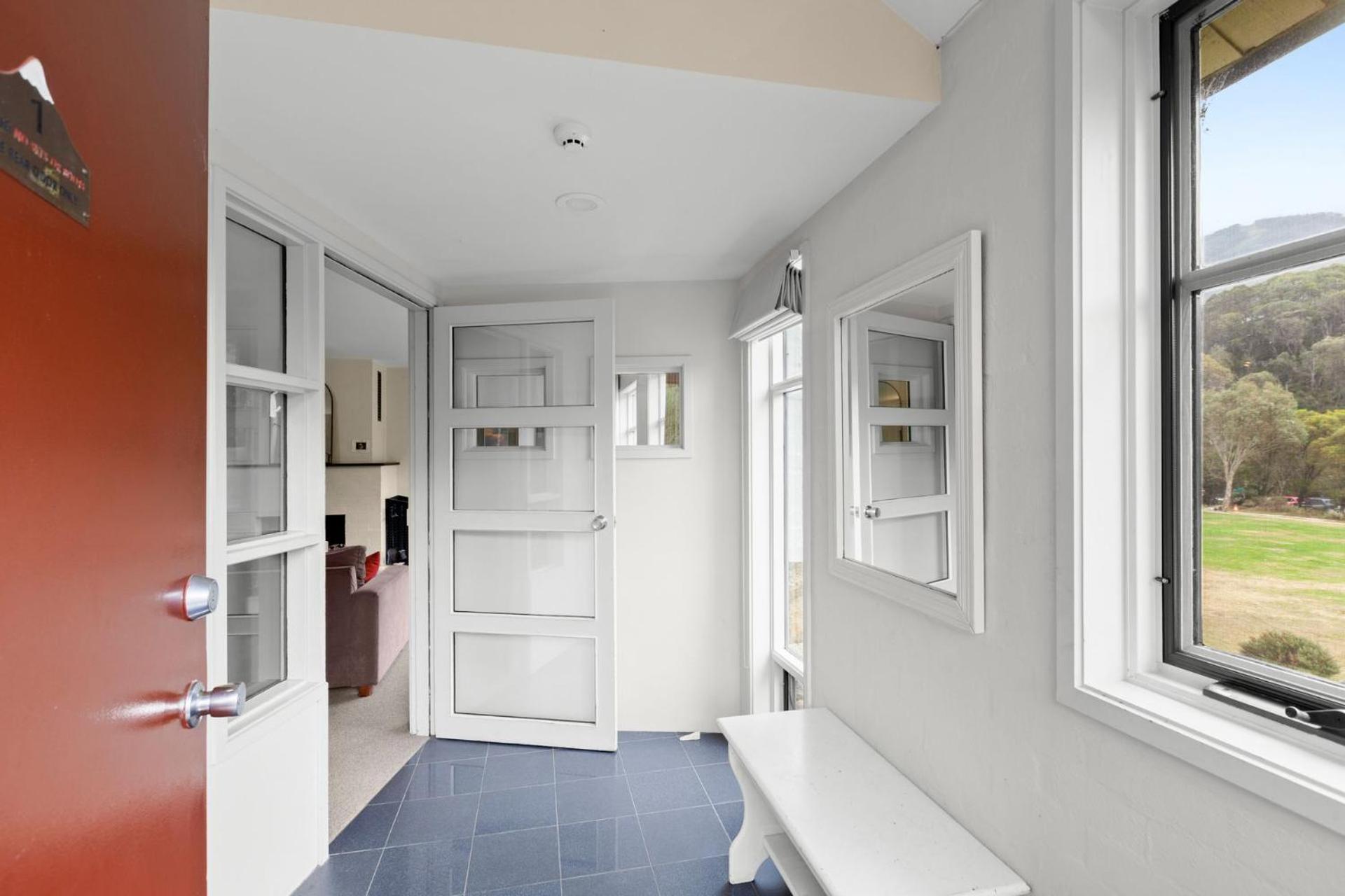 Village Green 2 Bedroom Loft Townhouse With Views Fireplace And Garage Parking 斯瑞德伯 外观 照片