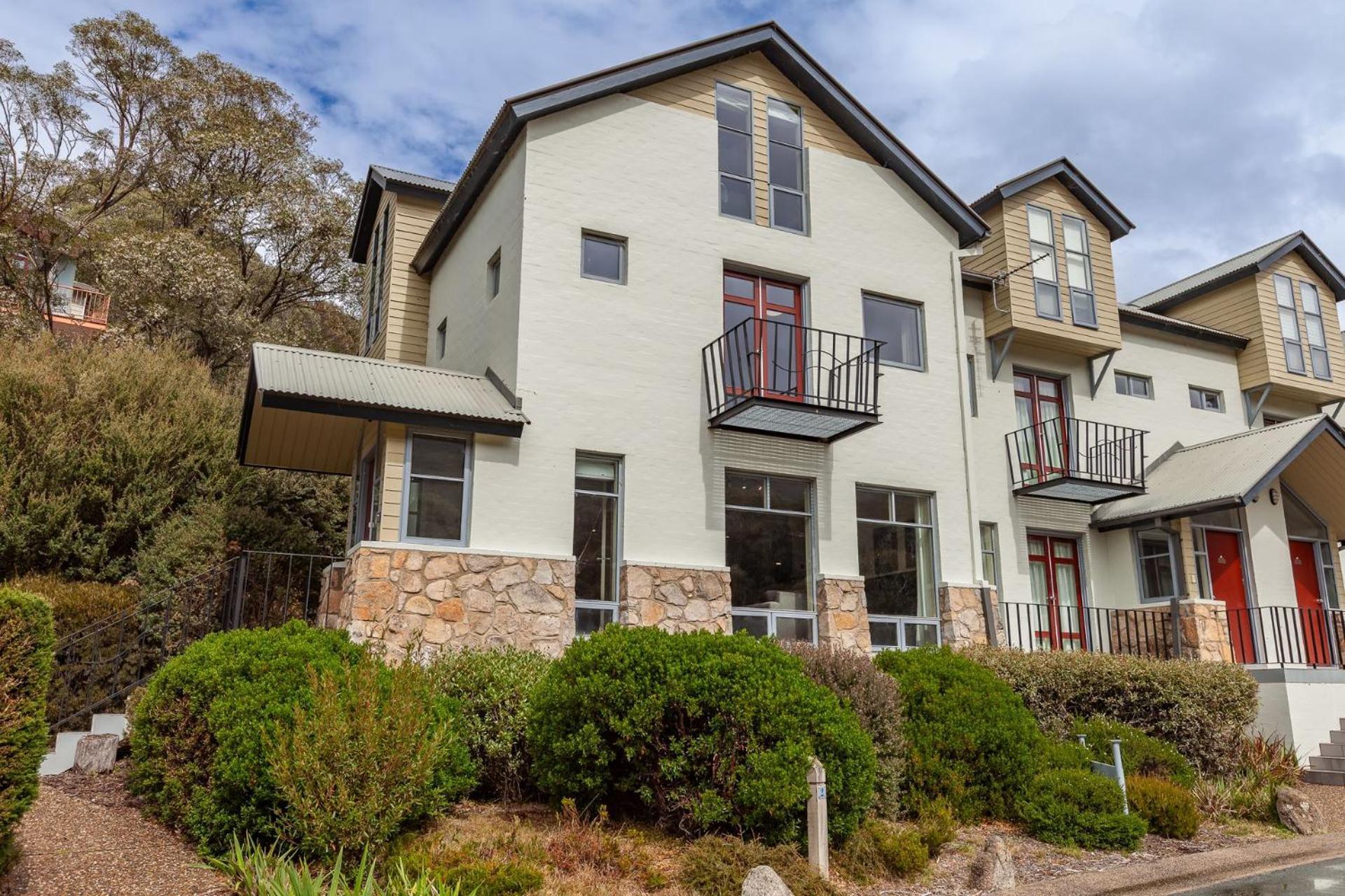 Village Green 2 Bedroom Loft Townhouse With Views Fireplace And Garage Parking 斯瑞德伯 外观 照片