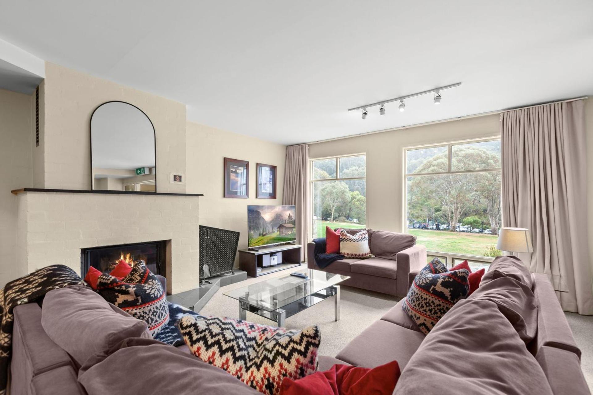 Village Green 2 Bedroom Loft Townhouse With Views Fireplace And Garage Parking 斯瑞德伯 外观 照片